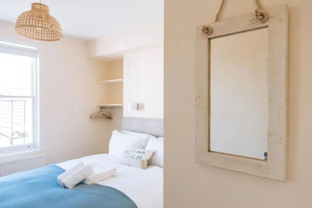 Central Brighton Seaside Retreat